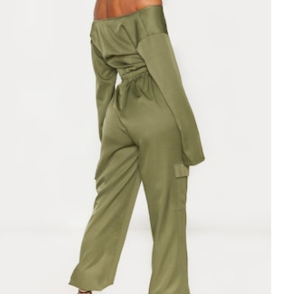 Pretty Little Thing olive drab tie front elastic waist cargo jogger jumpsuit - Picture 3 of 9